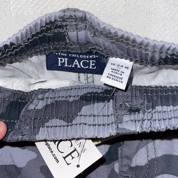 Children’s Place Boys Camo Gray Cargo Shorts - Picture 2 of 3